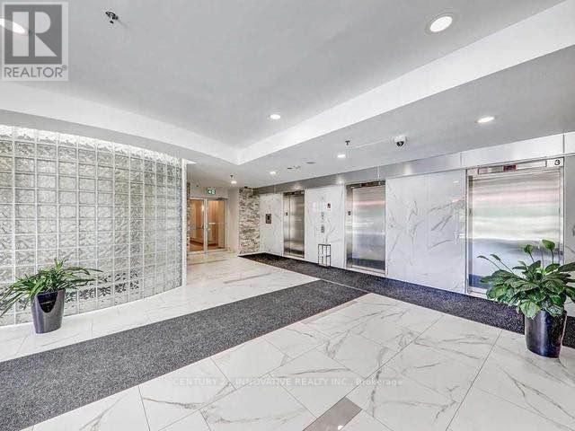 Photo du bâtiment - 2550 Lawrence Ave E