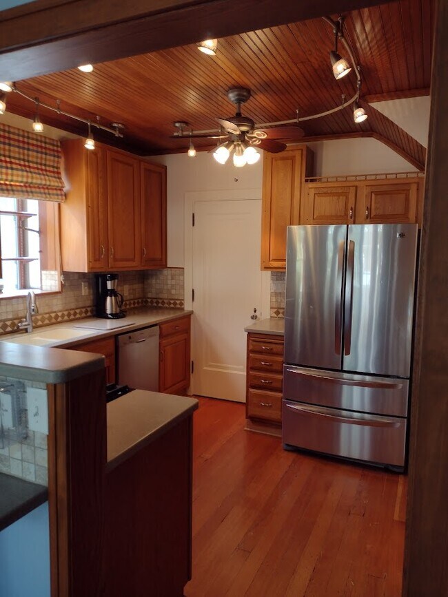 Kitchen - 4600 Garfield Ave