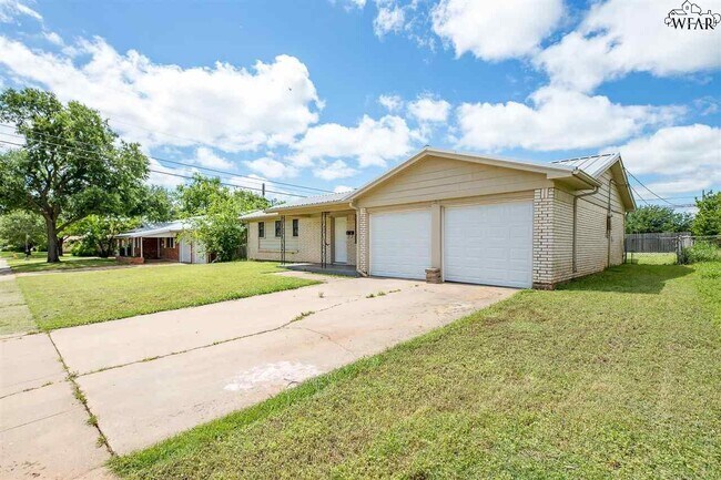 Foto del edificio - 4004 Hooper Dr