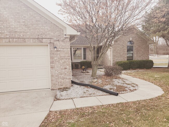 Foto del edificio - 5025 W Edwards Ave