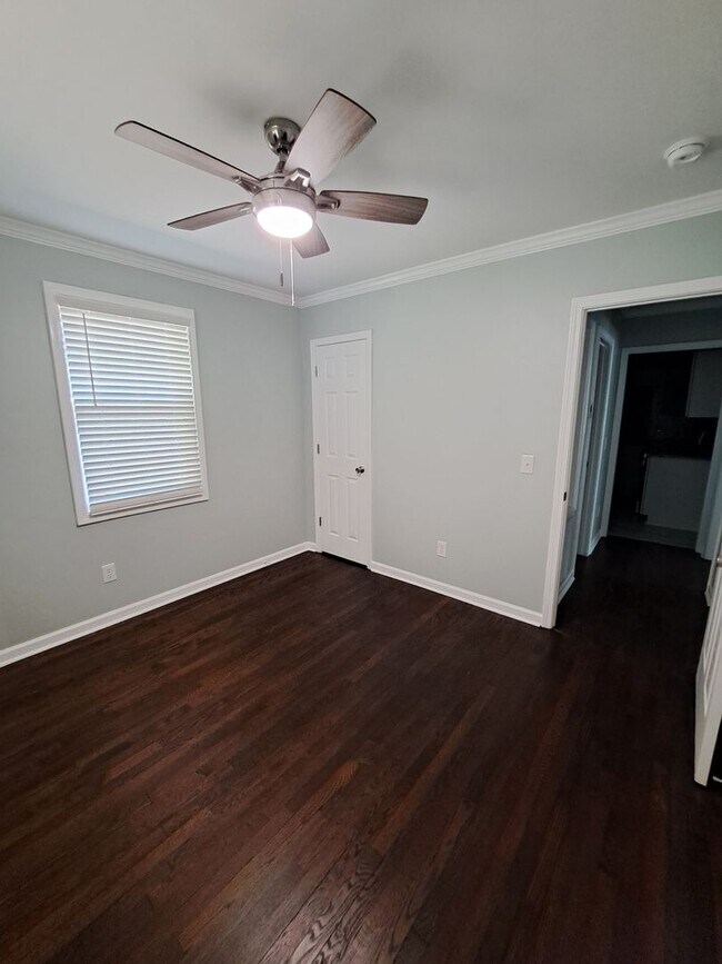 Building Photo - 1450-1452 Brentwood Drive