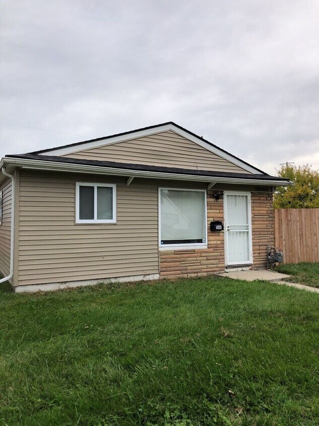 Primary Photo - Fully Renovated 3-Bedroom Home – Move-In R...