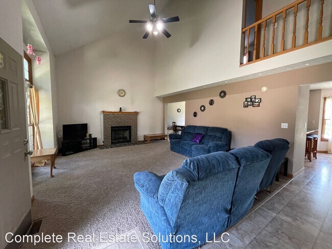 Building Photo - 3 br, 2.5 bath House - 2043 Parkside Dr.