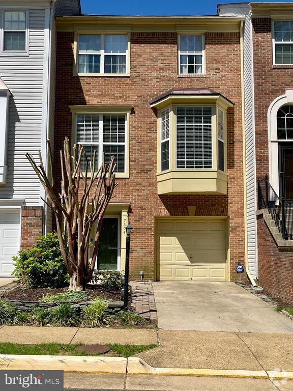 Building Photo - 7504 Lamoyne Ct