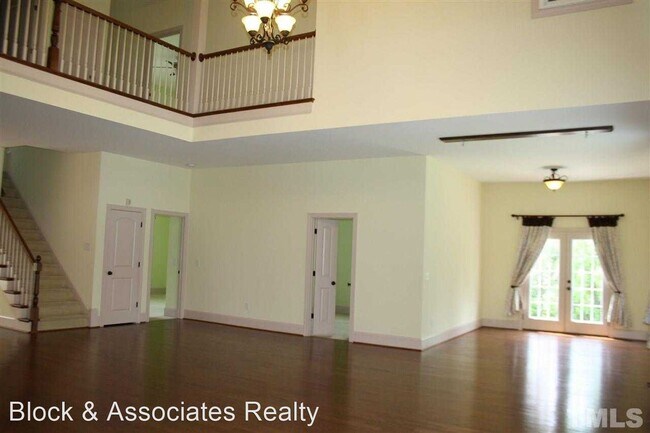 Building Photo - 4 br, 4.5 bath House - 432 Weycroft Grant