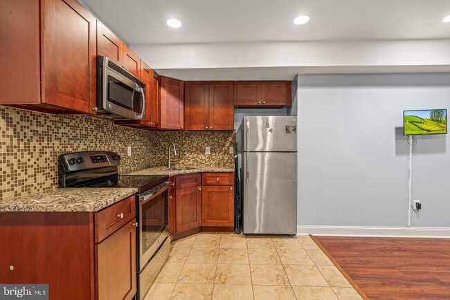 Building Photo - 1419 N 17th St