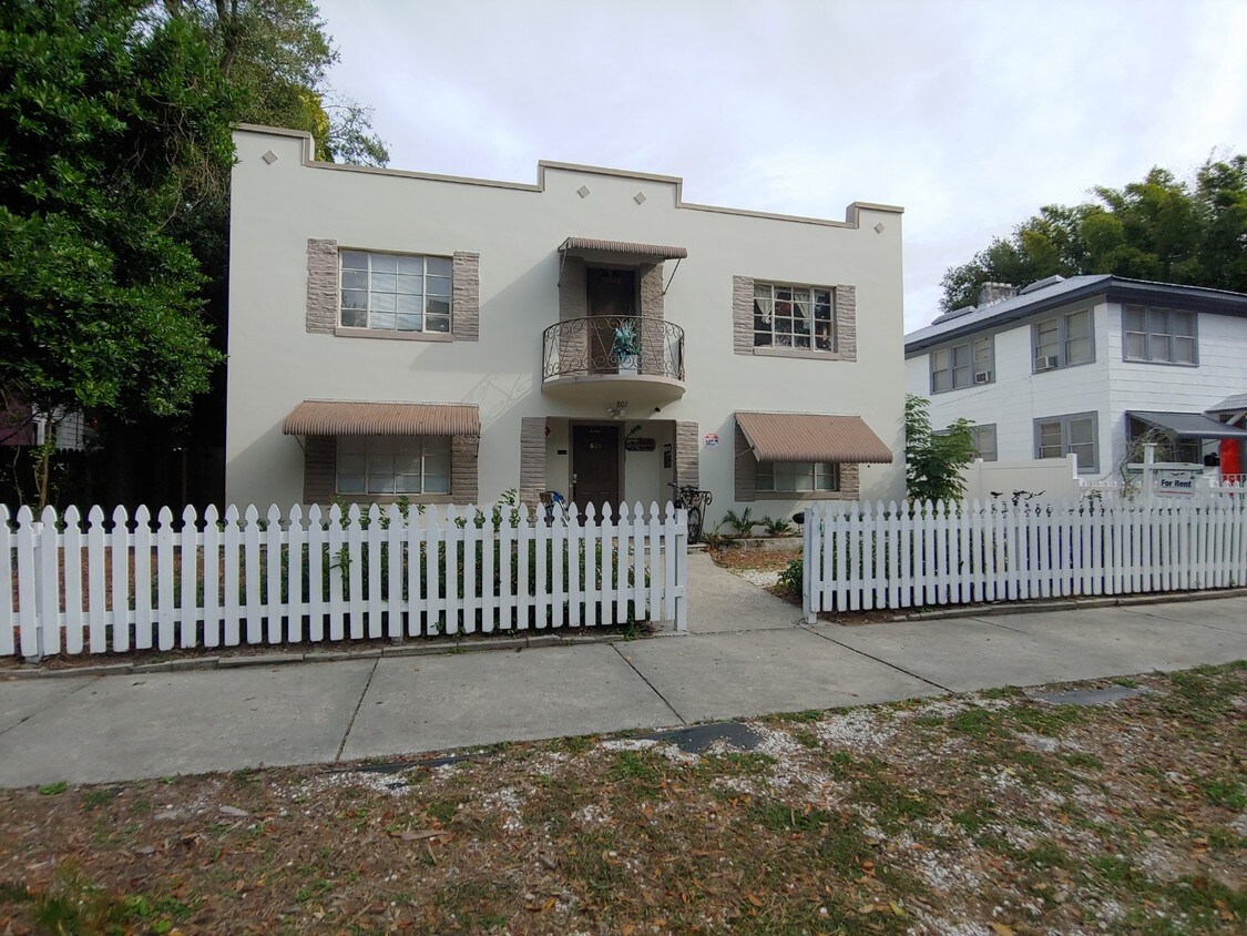 Primary Photo - 801 Grove St N