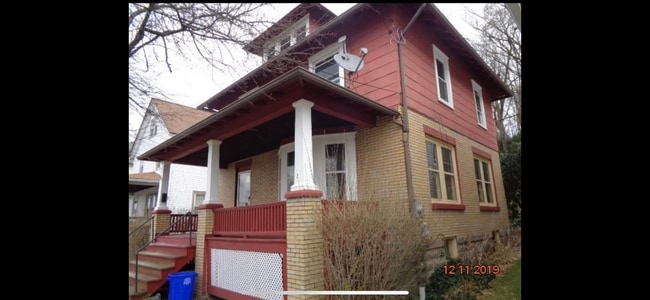 Building Photo - 271 Linden Ave