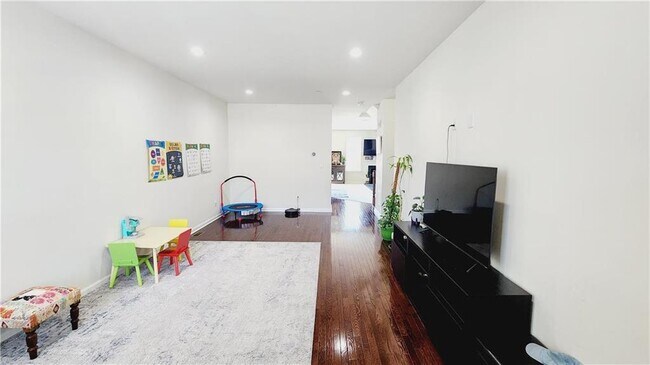 Foto del edificio - 375 Redclover Ln