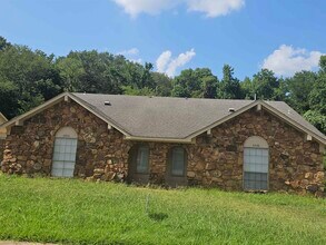 Building Photo - 6436 Oak Park Dr