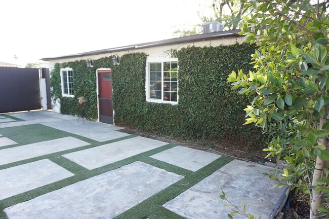 Building Photo - 14820 Devonshire St