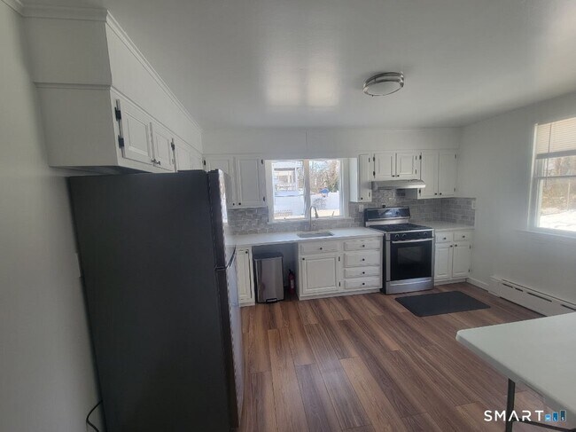 Building Photo - 320 Olivia St