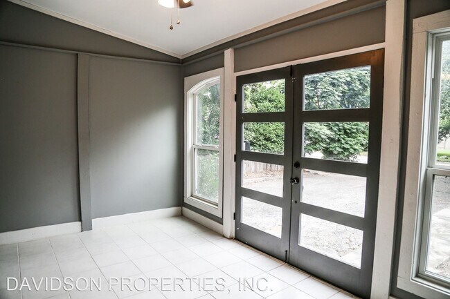 Foto del edificio - 3 br, 2 bath House - 355 Redwood St