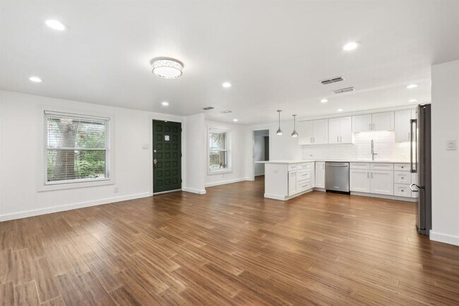 Foto del edificio - 3204 Goodwin Ave