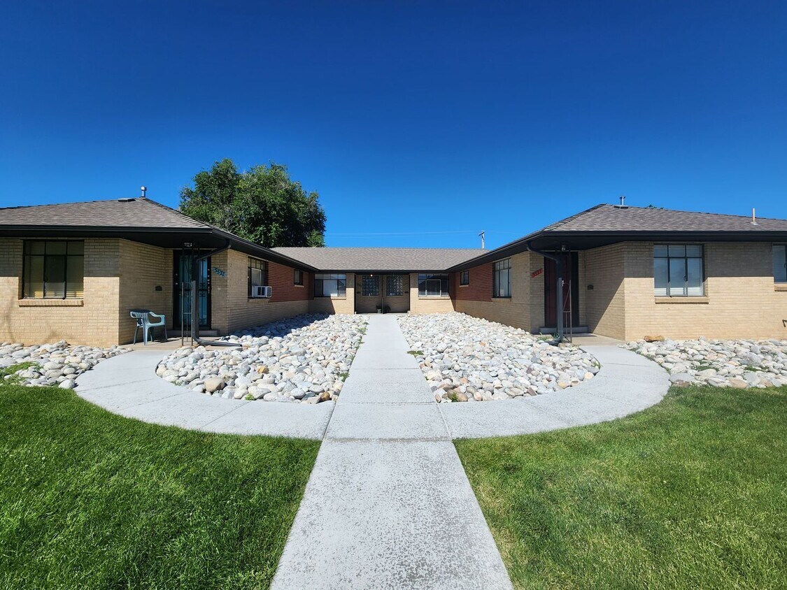 Primary Photo - Remodeled 2 Bedroom in Denver! Great Locat...