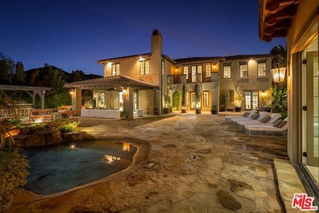 Building Photo - 25330 Prado De Ambar