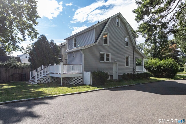 Building Photo - 125 Oaklawn Ave