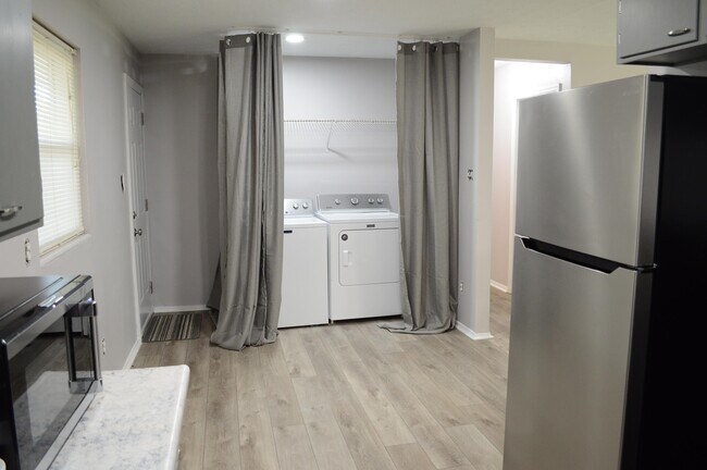 Foto del edificio - 411 Cambridge Dr