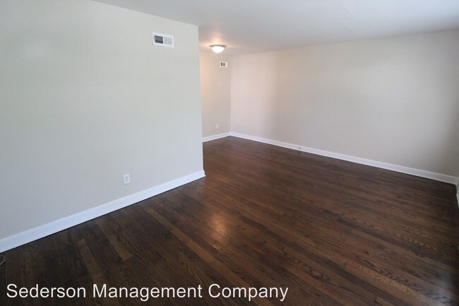 Building Photo - 500 E 28th Ave