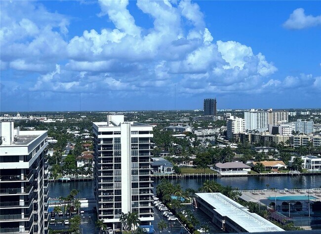 Building Photo - 2030 S Ocean Dr