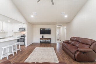 Building Photo - 4913 Deerwood Cir