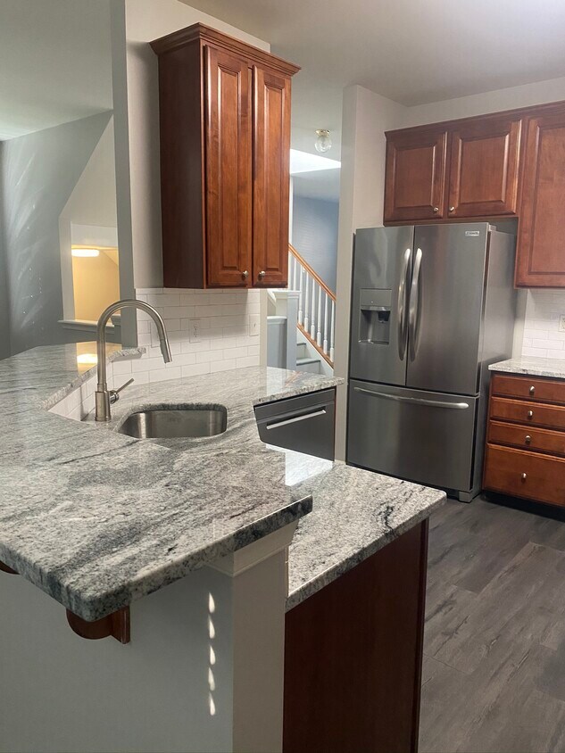 Foto principal - 119 Acorn Dr