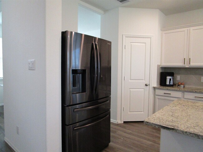 Foto del edificio - 9323 Darby Knoll Wy