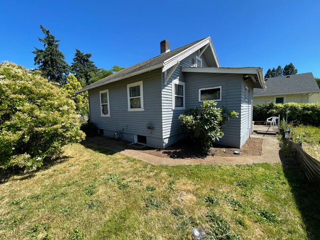 Building Photo - Charming Vintage 2br/1ba House in the Lent...