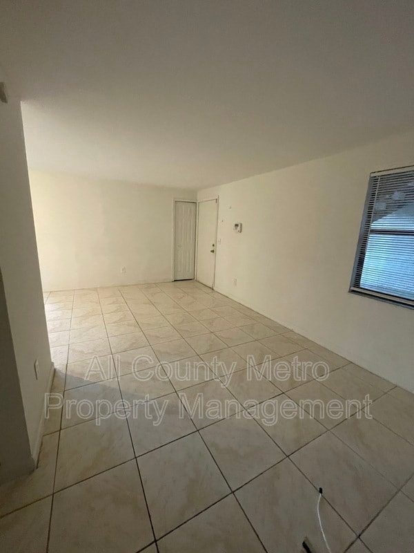 Building Photo - 4932 Sanoma Village