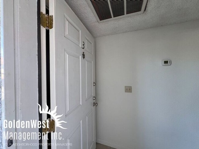 Building Photo - Cozy 1Bdm 1Ba Condo in Gated Community-Mov...