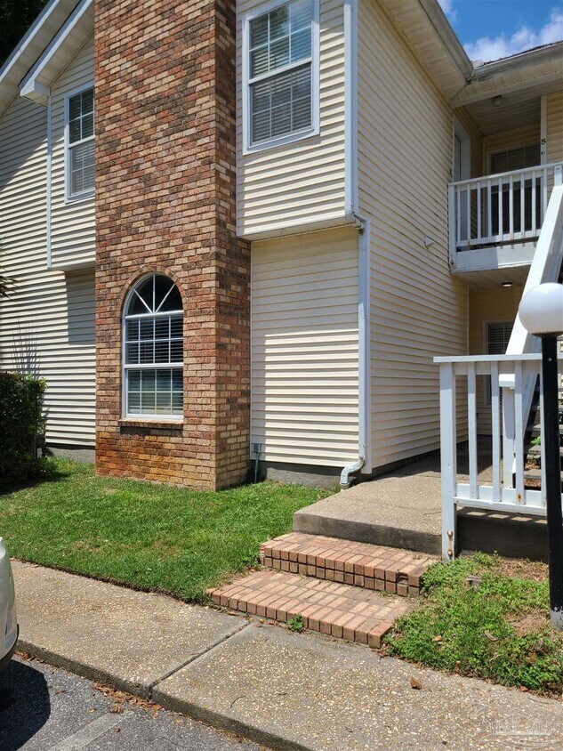 Foto principal - 501 E Burgess Rd