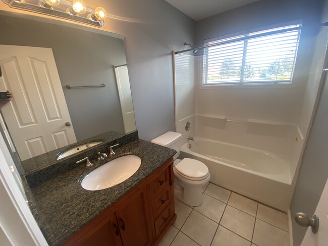 Building Photo - 987 E Blue Heron Way