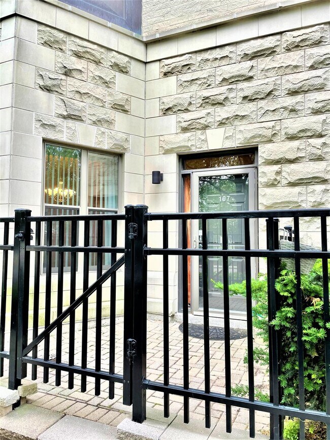 Foto del edificio - 1250 S Indiana Ave