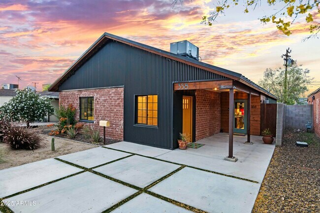 Building Photo - 358 E Whitton Ave