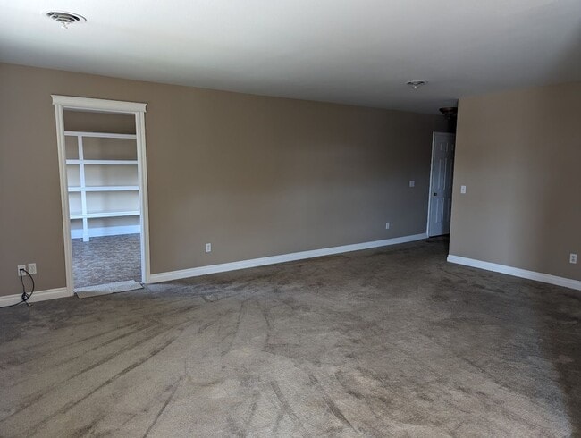 Building Photo - Attractive 3 bedroom 2 bath Condo in Wonderful Quiet Lewiston Neighborhood