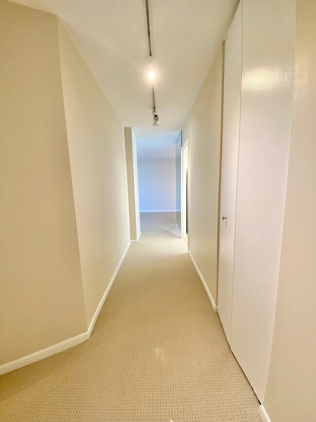 Foto del edificio - 155 N Harbor Dr