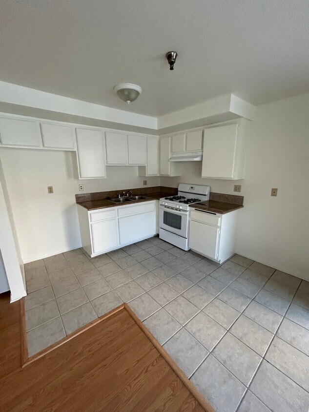 Primary Photo - 4451 W 120th St