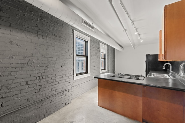 Building Photo - 1006 Olive St