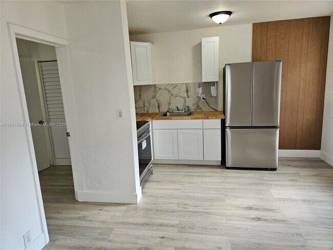 Foto del edificio - 118 NW 8th Ave