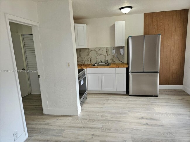 Building Photo - 118 NW 8th Ave