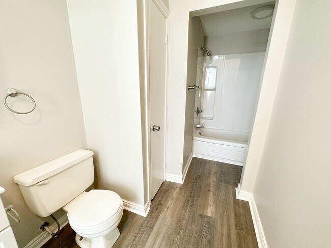 Photo du bâtiment - 8 Cedar St