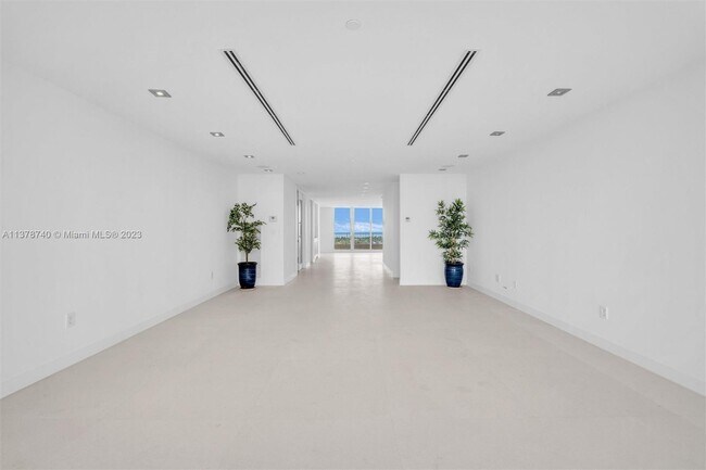 Building Photo - 789 Crandon Blvd