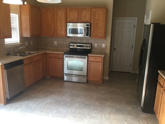 Building Photo - 2128 Branch Oak Trl