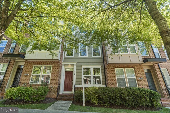 Building Photo - 712 Hendrix Ave