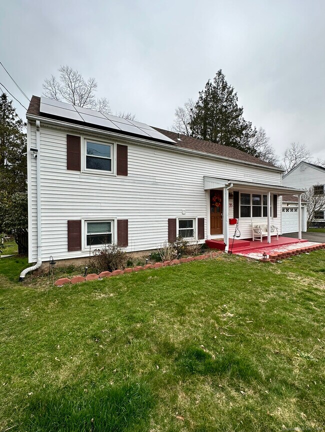 35 Pembroke Rd, Hamden, CT 06514 House Rental in Hamden, CT