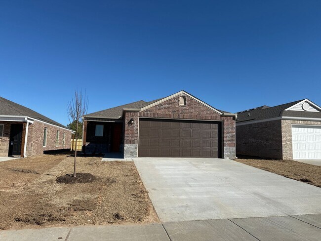 Building Photo - *Pre-leasing* NEWER Four Bedroom | Two Bat...