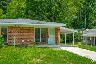 Building Photo - 3339 Pinewood Ave
