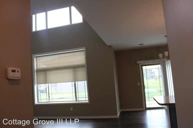 Building Photo - 3 br, 2.5 bath Apartment - 4100 Pioneer Drive