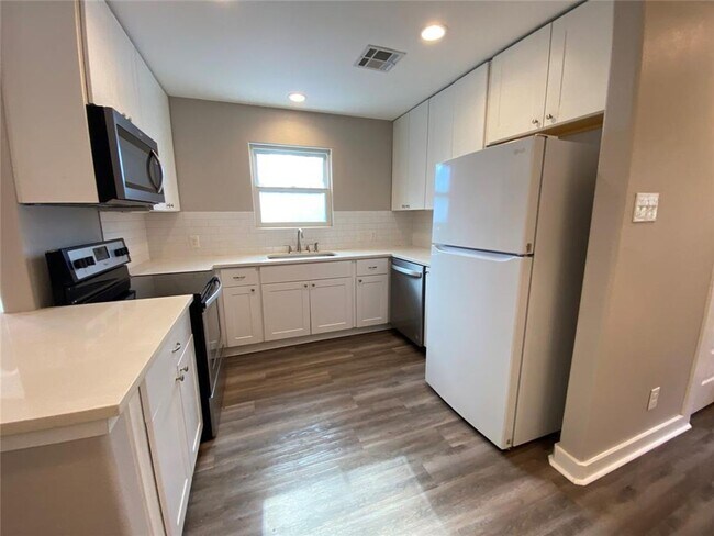 Building Photo - 6402 Auburn Dr