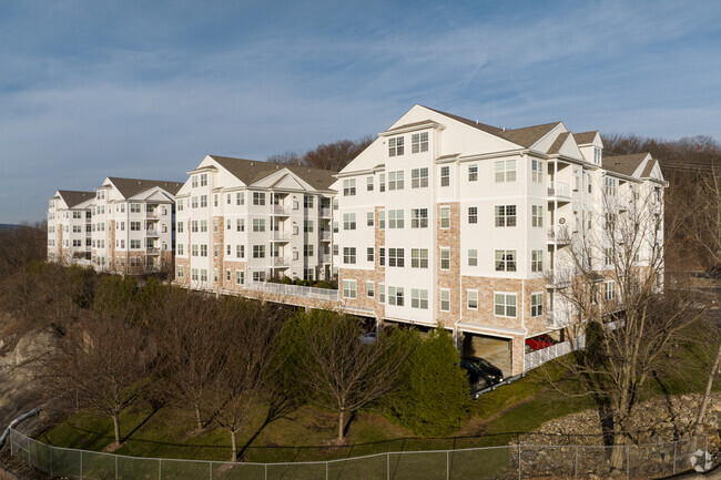 Building Photo - The Grande At Riverdale